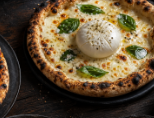 Burrata Pizza mit Basilikum