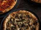 Pilzpizza aus dem Holzofen